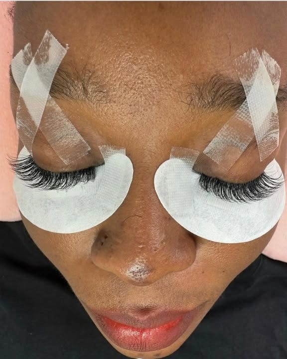 Eyelash extension application
